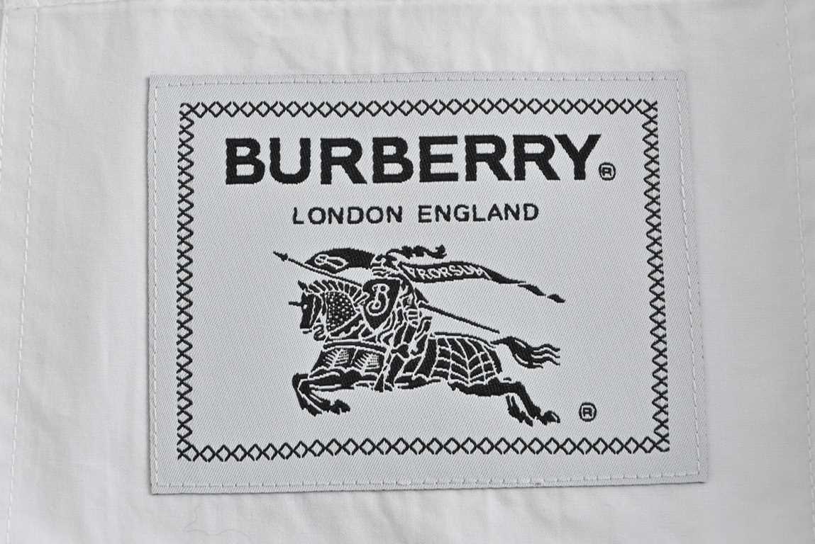 BurberryBurberry 23ss warhorse patch shirtThe original domestic 8400 purchased, the use of Korean shirt fabrics, compared to the market fabrics, to achieve the original version of the consistent high density, soft and st