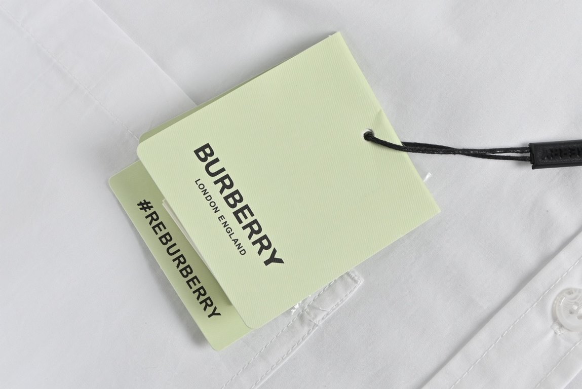 BurberryBurberry 23ss warhorse patch shirtThe original domestic 8400 purchased, the use of Korean shirt fabrics, compared to the market fabrics, to achieve the original version of the consistent high density, soft and st