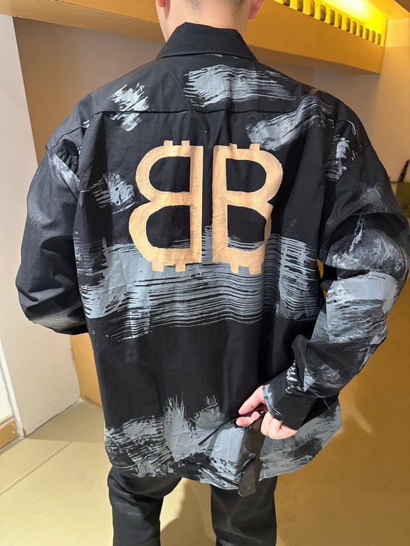 Balenciaga hand-painted back double BB print shirt Hitting the streets