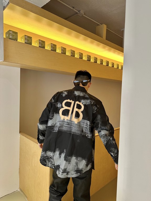 Balenciaga hand-painted back double BB print shirt Hitting the streets