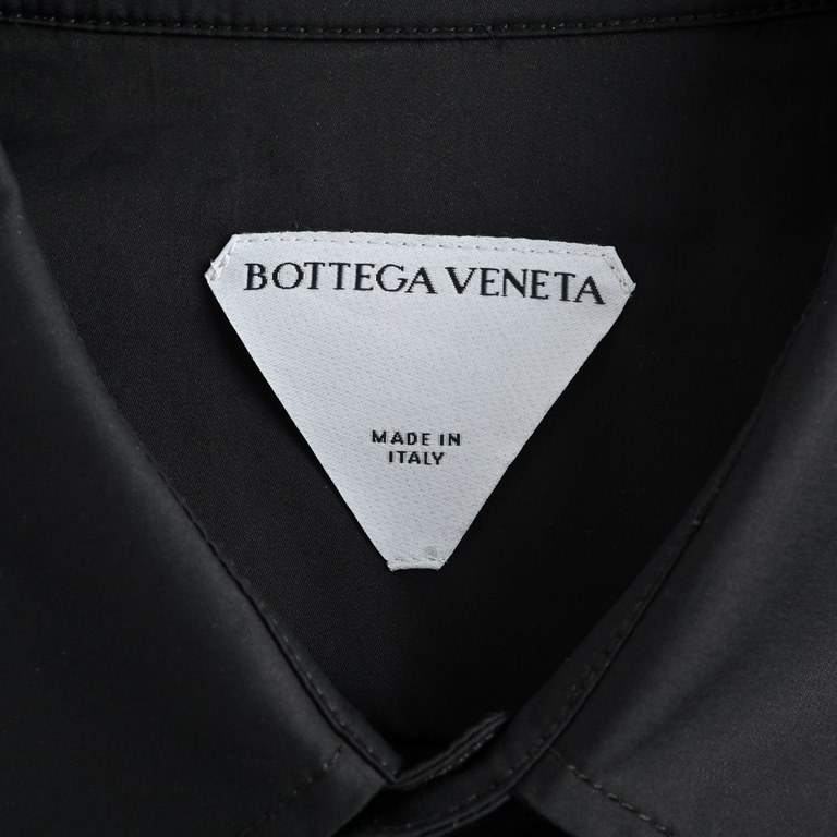 BOTTEGA VENETABV 23ss Cotton Silk Short Sleeve ShirtMade of cotton and mulberry silk combination fabric, adding the right amount of spandex to increase the degree of elasticity, comfortable to the touch, fresh and breath