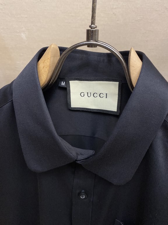 Gucci, fashion simple long-sleeved shirt, this lightweight cotton shirt is made of cotton texture fabric, classic simple design with a refreshing tone, the color is super super super super awesome, the most worthwhile to