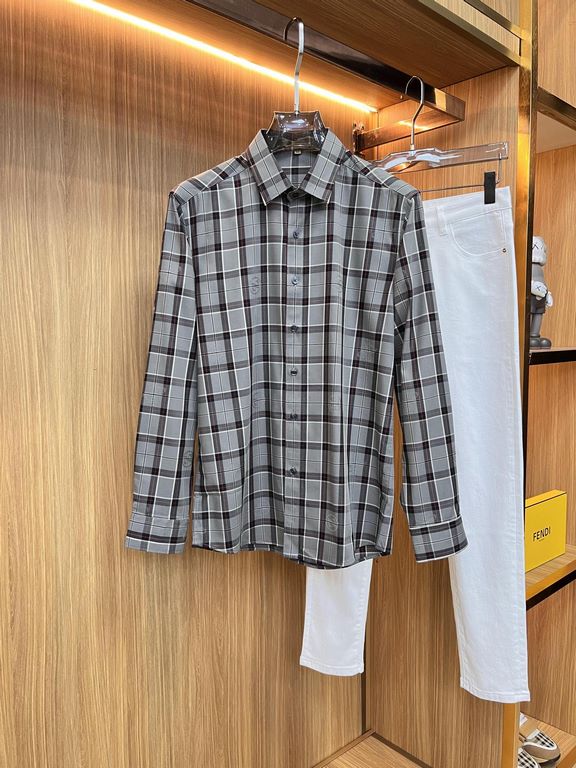 (High version) Burberry casual plaid shirtHas always been an essential item this season A good shirt highlights more than just temperament, counter models Details do unique Burberry shirt is very concerned about the qual