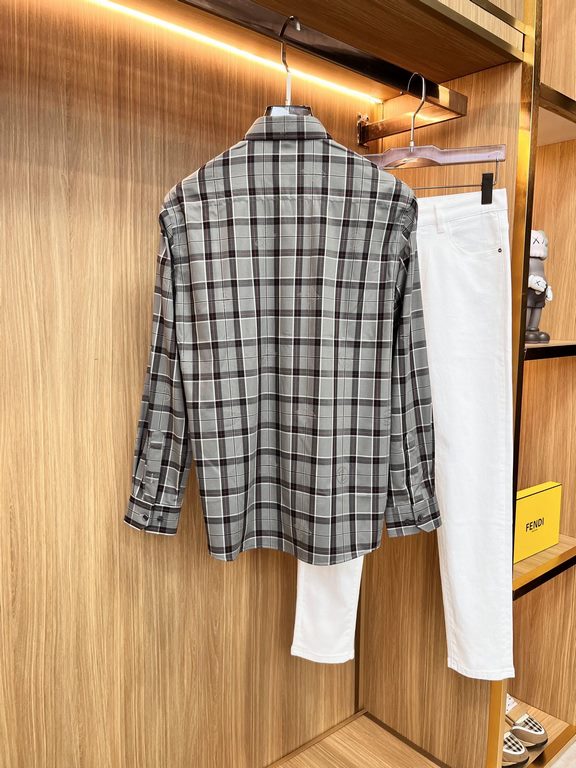 (High version) Burberry casual plaid shirtHas always been an essential item this season A good shirt highlights more than just temperament, counter models Details do unique Burberry shirt is very concerned about the qual