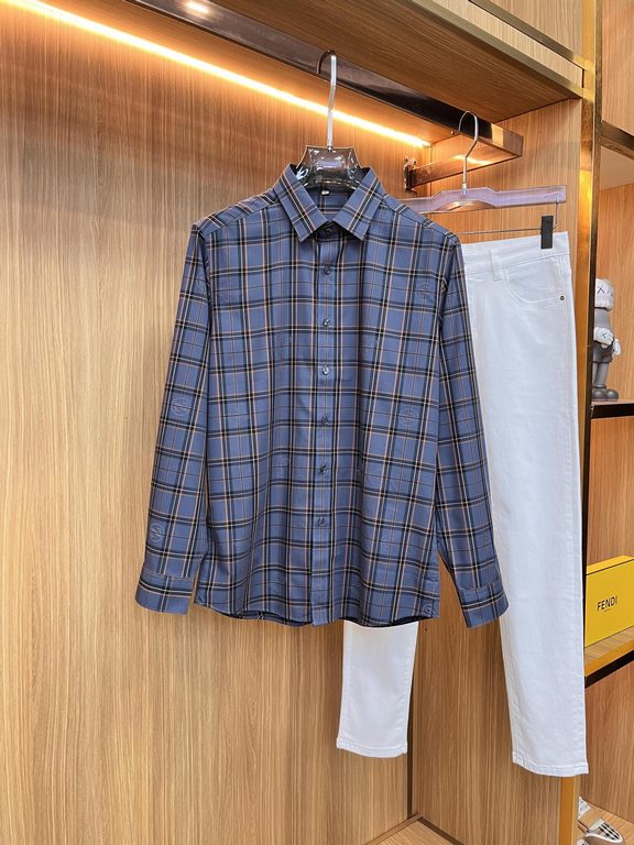 (High version) Burberry casual plaid shirtHas always been an essential item this season A good shirt highlights more than just temperament, counter models Details do unique Burberry shirt is very concerned about the qual