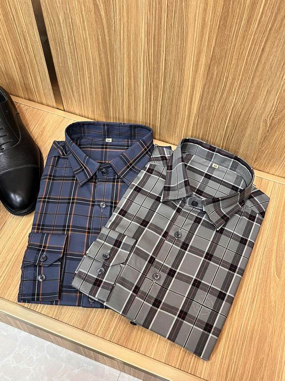 (High version) Burberry casual plaid shirtHas always been an essential item this season A good shirt highlights more than just temperament, counter models Details do unique Burberry shirt is very concerned about the qual