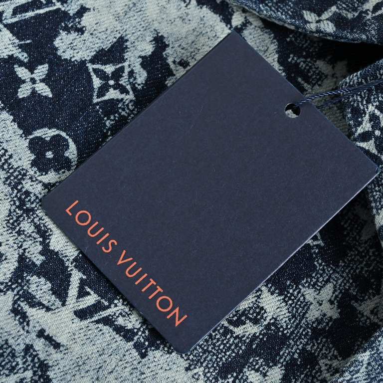 Louis Vuitton 23ss Rendering All Over Print Denim ShirtLouis VuittonLouis Vuitton 23ss Render Full Print Denim ShirtPure hand fading do old craft, the hottest denim outside baseball shirt short sleeve, fixed weaving old 