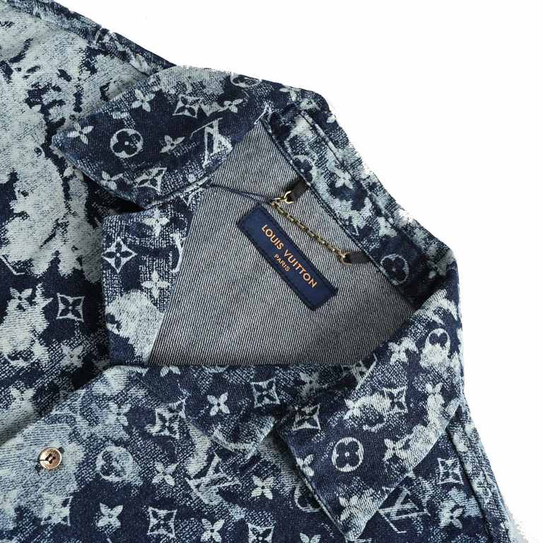 Louis Vuitton 23ss Rendering All Over Print Denim ShirtLouis VuittonLouis Vuitton 23ss Render Full Print Denim ShirtPure hand fading do old craft, the hottest denim outside baseball shirt short sleeve, fixed weaving old 