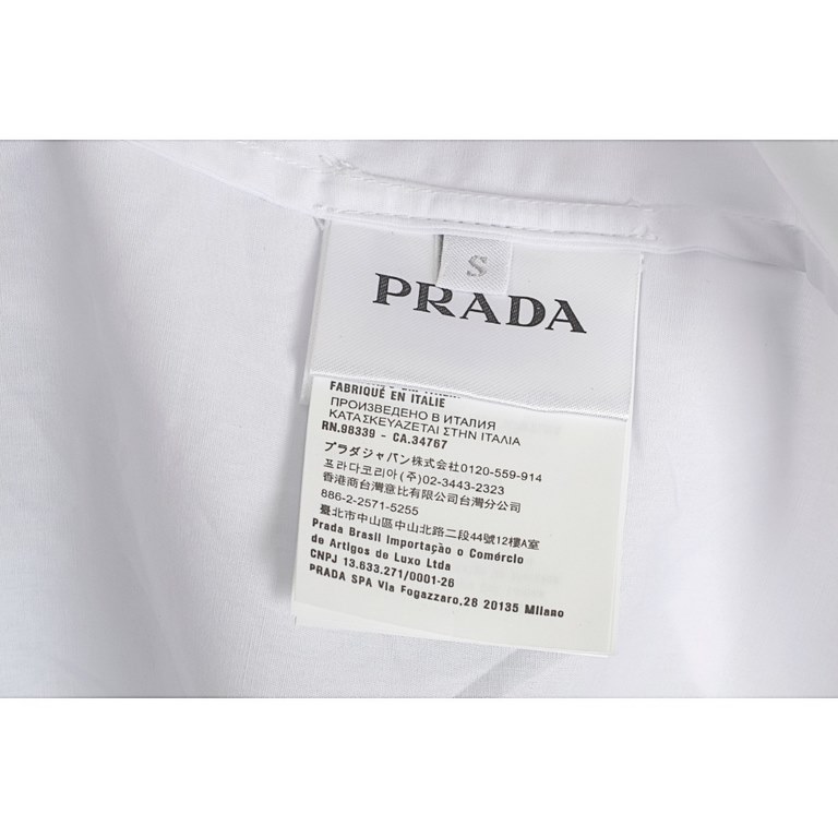 PradaPrada PRD 22ss Zipper Pocket Nylon Triangle Label Collar ShirtSize：S M L XLThe fabric is made of woven 100% combed cotton, which is comfortable and breathable and not easy to pill. The pocket patch is made of Prd's 