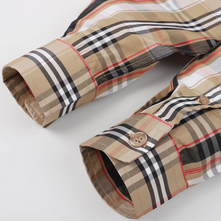 BurberryBurberry New Pocket Embroidery Stripe Long Sleeve ShirtBBR brand's most representative striped elements shirt, counter sales first models. The fabric is made of double stranded 80 woven twill fabric, checkered co