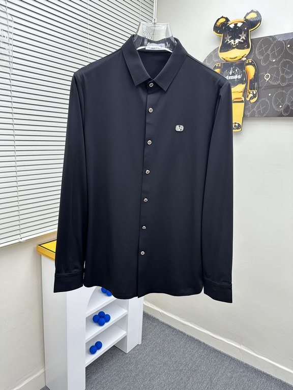 Valentino high-end quality! The original version of the three standards! 2023 early fall newest products, counter synchronization is available, the original single hard goods, fashionable and casual long-sleeved shirt, c