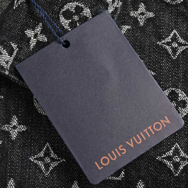 Louis Vuitton  Louis Vuitton 22Fw Old Fashioned Denim JacketLouis Vuitton  Louis Vuitton 22Fw Aged Denim Shirt JacketClassic Monm pattern and Giant Damier pattern by the wave line articulation, and then to the bright lin