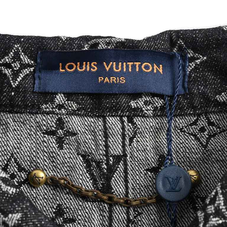 Louis Vuitton  Louis Vuitton 22Fw Old Fashioned Denim JacketLouis Vuitton  Louis Vuitton 22Fw Aged Denim Shirt JacketClassic Monm pattern and Giant Damier pattern by the wave line articulation, and then to the bright lin