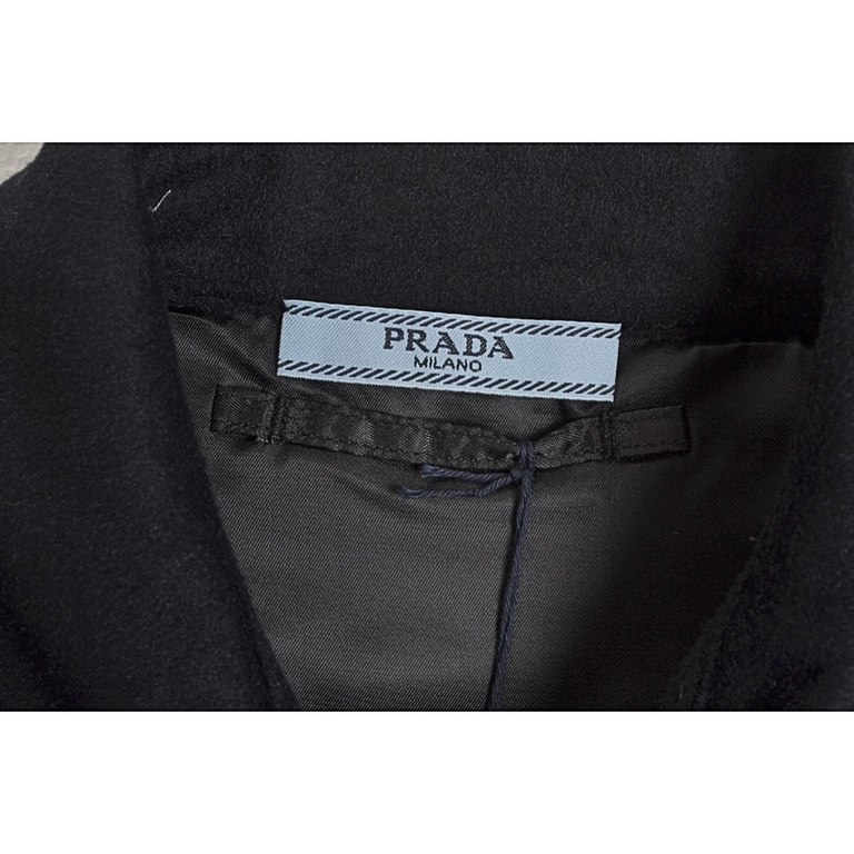 PRADAPrada Triangle Label Cashmere Long Sleeve ShirtSize：36 38 40Customized dyeing and weaving yarn, face yarn made of 100% cashmere, bottom yarn made of 100% polyester, custom triangular label, four buttons, wash mark, 