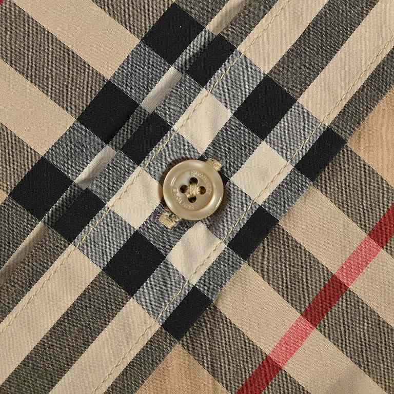 BurberryBurberry Classic Plaid ShirtFabrics using double stranded 80 woven small twill fabrics, checkered counterpoint, yarn fixed weaving and dyeing, each independent size is positioning cut pieces, front, pockets, slee