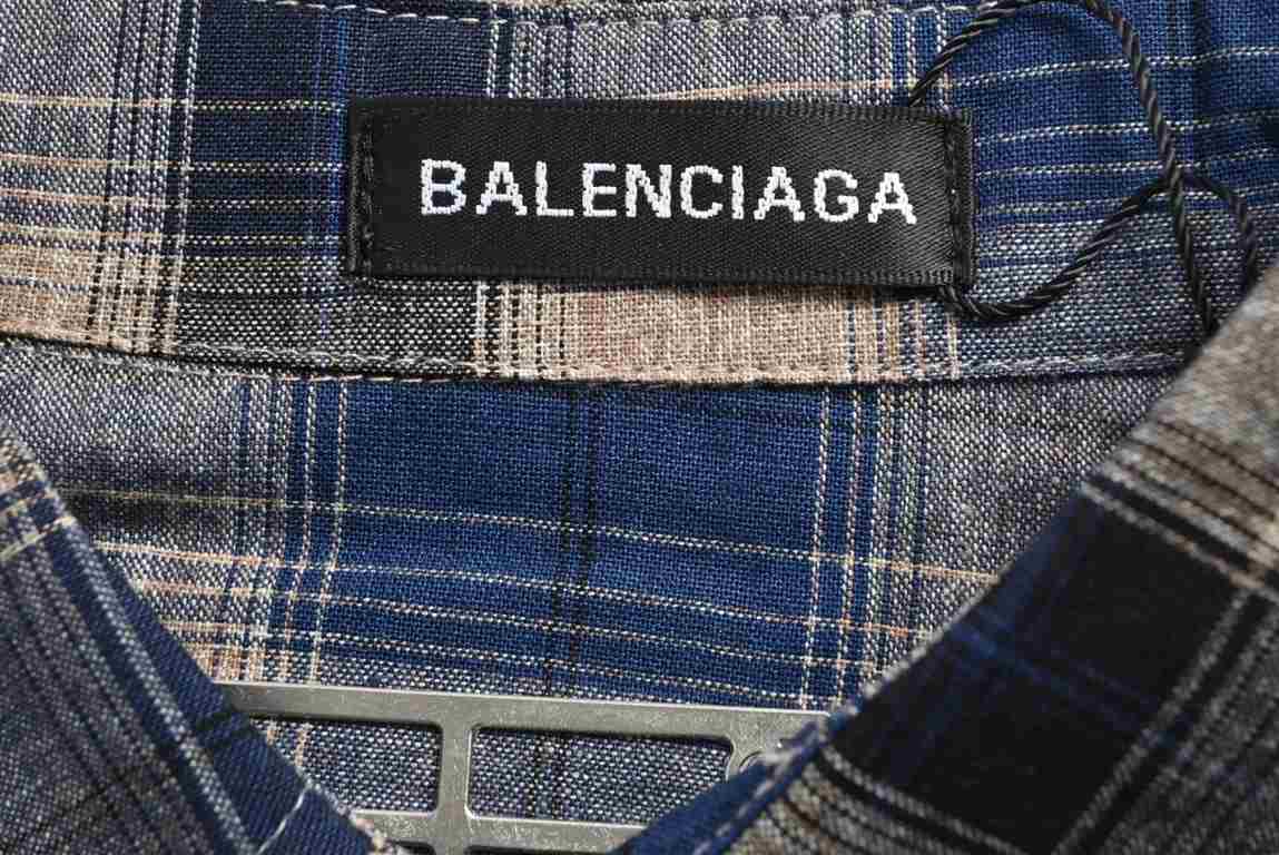 BalenciagaBalenciaga 23Fw Washed Willow Studded Plaid ShirtThe fabric is made of old washed vintage plaid stiff fabric Open mold custom engraved Logo buttons Hardware custom logo, fabric custom weaving and dyeing, each c