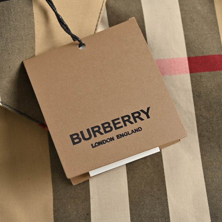 BurberryBurberry large plaid lapel shirt jacketThe original 9200 purchased, the fabric is made of 6 kinds of yarn fixed weaving and dyeing, each yarn should be the original version of the analysis of customized disassemb