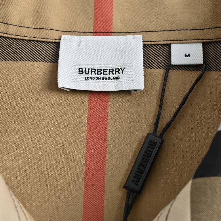 BurberryBurberry large plaid lapel shirt jacketThe original 9200 purchased, the fabric is made of 6 kinds of yarn fixed weaving and dyeing, each yarn should be the original version of the analysis of customized disassemb