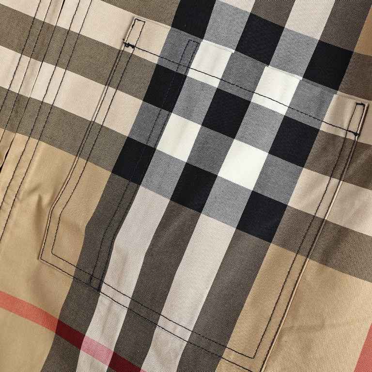 Burberry Burberry BBR 23SS large plaid lapel shirt jacketThe original 9200 purchased, the fabric is made of 6 kinds of yarn fixed weaving and dyeing, each yarn has to be the original version of the dismantling and analys