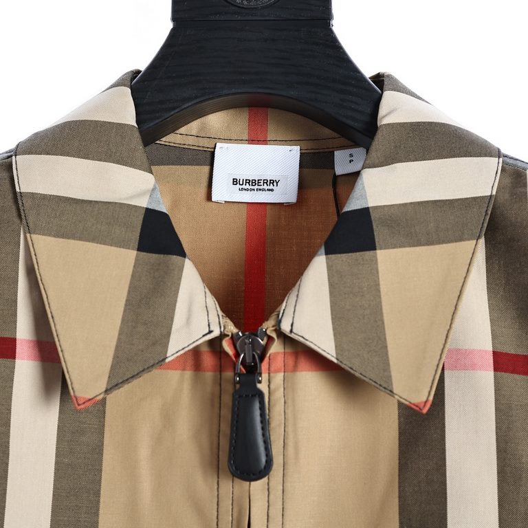 Burberry Burberry BBR 23SS large plaid lapel shirt jacketThe original 9200 purchased, the fabric is made of 6 kinds of yarn fixed weaving and dyeing, each yarn has to be the original version of the dismantling and analys