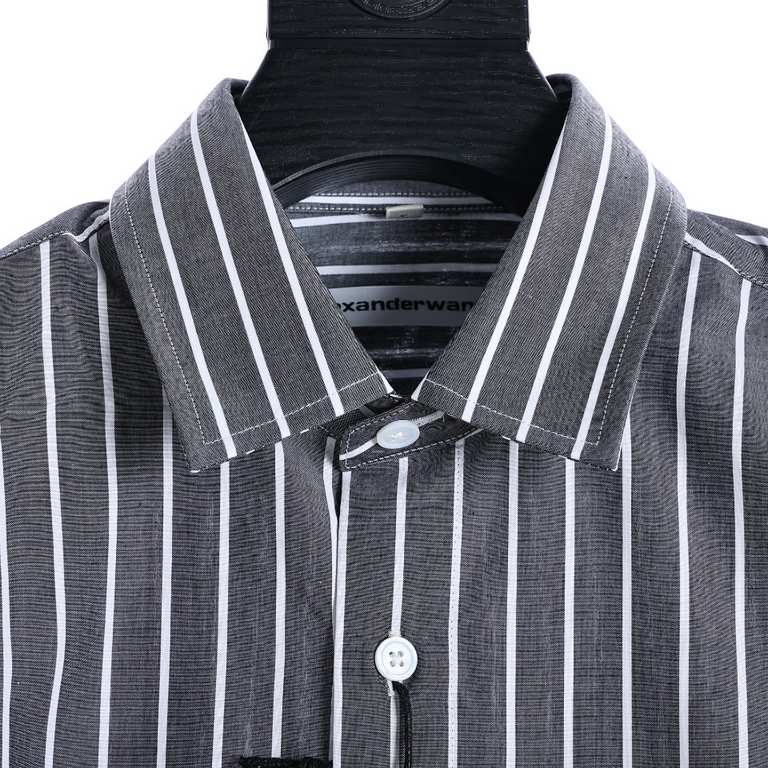 Alexander Wang Alexander Wang embroidered small label striped long-sleeved shirtThe original version of the purchase of Hangzhou counter yuan, due to customized fabrics and N times to adjust the chest leather pockets, re