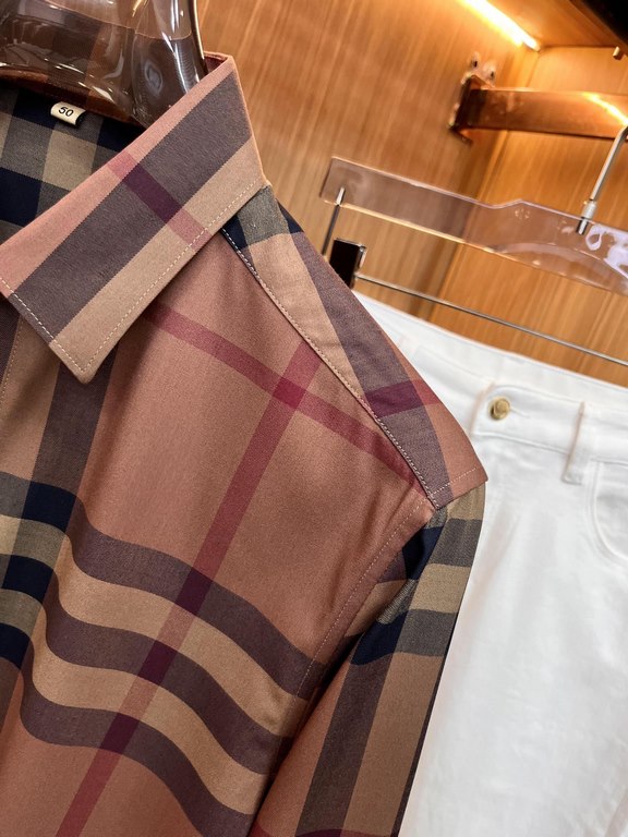 (High version) Burberry casual plaid shirtHas always been an essential item this season A good shirt highlights more than just temperament, counter models Details do unique Burberry shirt is very concerned about the qual