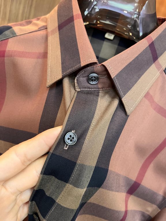 (High version) Burberry casual plaid shirtHas always been an essential item this season A good shirt highlights more than just temperament, counter models Details do unique Burberry shirt is very concerned about the qual