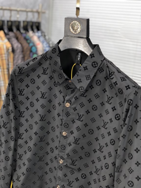 LV 2023ss new men's long sleeve shirt, high quality ready-to-wear! Customized fabrics Breathable and comfortable, impeccable details, brand elements design concepts, reflecting high quality. Hand feel delicate and soft! 