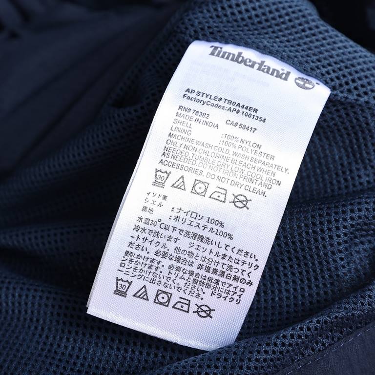 Timberland's new shirt jacket.Made of environmentally friendly nylon with natural color, it has excellent breathability to prevent sweat and sticky feeling, which makes the wearer feel fresh and comfortable. The collar o