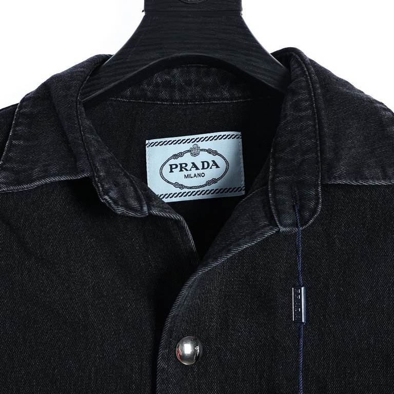 Prada washed denim shirt with triangular label.The whole garment is made of fixed weave heavyweight denim fabric, independent hardware open mold garment heavy duty washed into! Exclusive details of the door pockets fully