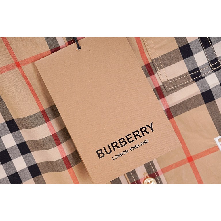 BurberryBurberry Unicorn Embroidered Logo Long Sleeve ShirtSize：XS S M LThe fabric is made of double stranded 80 count woven small twill fabric, checkered counterpoint, yarn fixed weaving and dyeing, side webbing customi