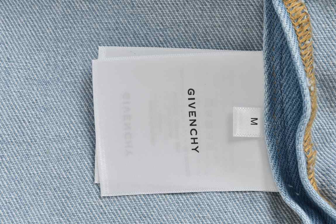 GIVENCHY Givenchy 23Fw Square Embroidered Denim ShirtThe use of 12 an 7  7 U.S. cotton denim cotton, the upper body draping full, three-dimensional shaped, the entire garment by light filial piety wash, using imported ma