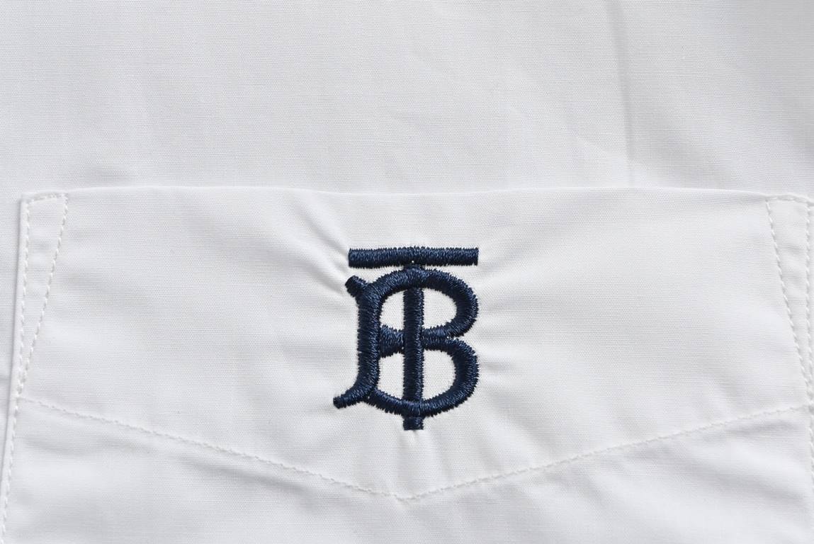 BurberryBurberry Classic BT Monogrammed Embroidered Shirt-White Letter Shirt WhiteClassic pattern cutting design The cutting of this model is a continuation of the most popular loose shirt pattern deconstruction Each cut