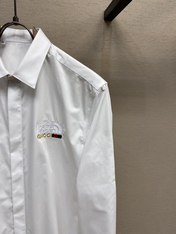 Gucci, fashion simple long-sleeved shirt, this lightweight cotton shirt is made of cotton texture fabric, classic simple design with a refreshing tone, the color is super super super super awesome, the most worthwhile to