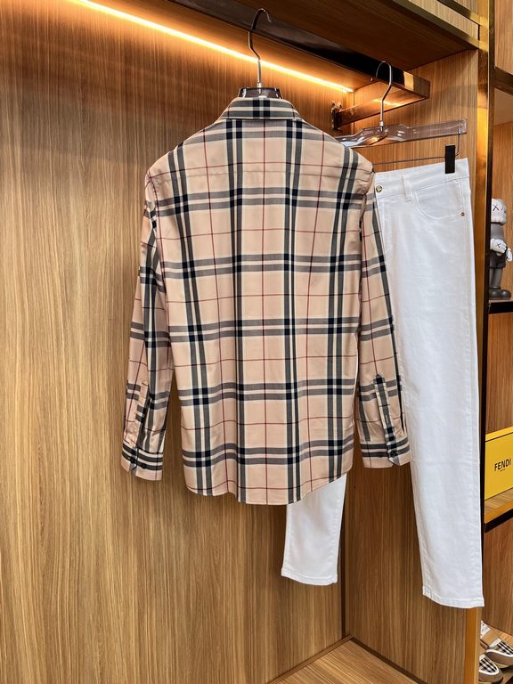 (High version) Burberry casual plaid shirtHas always been an essential item this season A good shirt highlights more than just temperament, counter models Details do unique Burberry shirt is very concerned about the qual