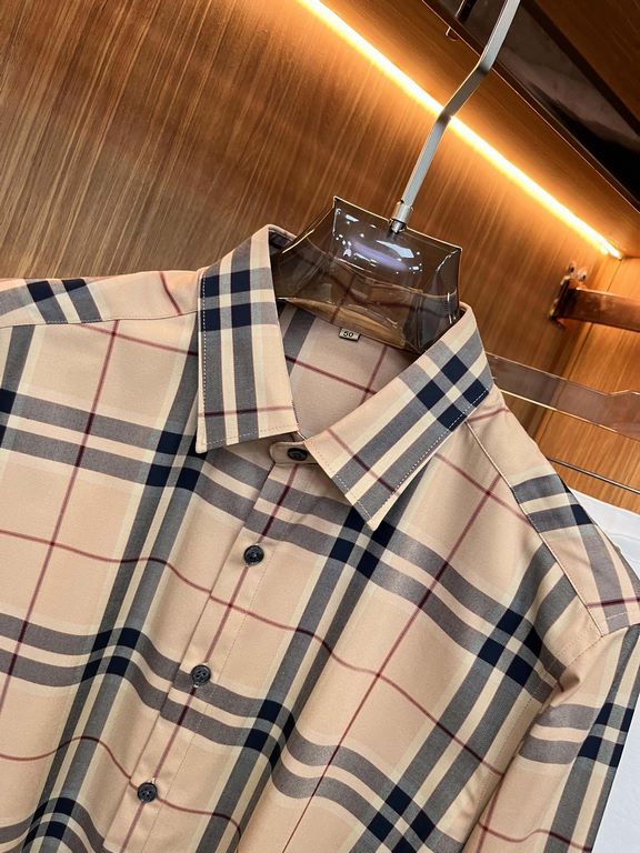 (High version) Burberry casual plaid shirtHas always been an essential item this season A good shirt highlights more than just temperament, counter models Details do unique Burberry shirt is very concerned about the qual