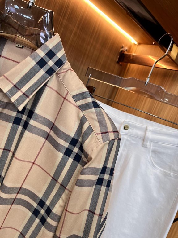 (High version) Burberry casual plaid shirtHas always been an essential item this season A good shirt highlights more than just temperament, counter models Details do unique Burberry shirt is very concerned about the qual