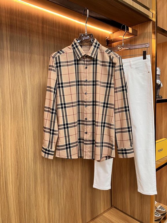 (High version) Burberry casual plaid shirtHas always been an essential item this season A good shirt highlights more than just temperament, counter models Details do unique Burberry shirt is very concerned about the qual