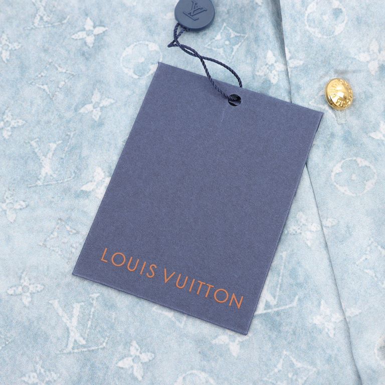 (Support put store)LouisVuittonLouis Vuitton new gradient full print shirtThe use of the original version of the open mold one to a certain system of 120 polyester micro-stretch silk fabric on the hand feel super comfort