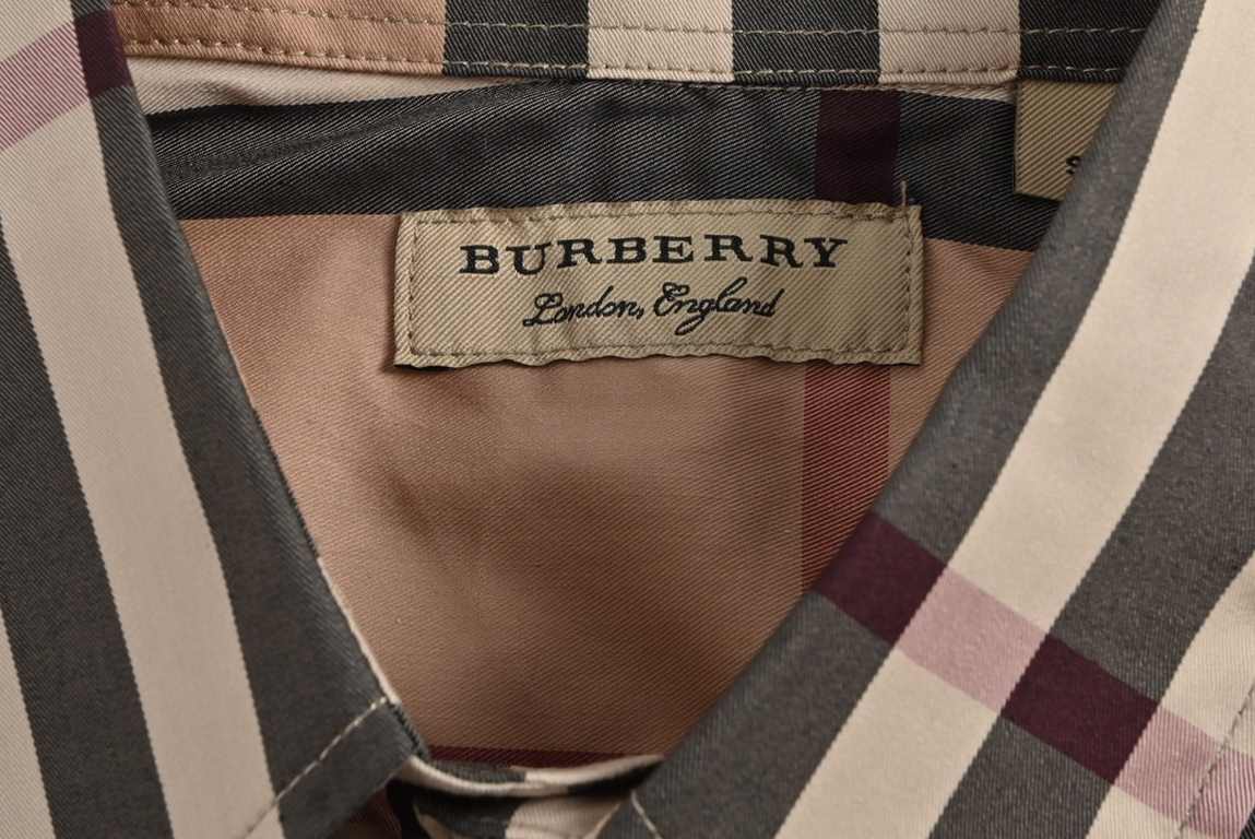 BurberryBurberry 23Fw New Colorway Large Plaid ShirtBBR brand's most representative striped elements shirt, the counter sales of the first paragraph. The fabric is made of double stranded 80 woven twill fabric, checkered