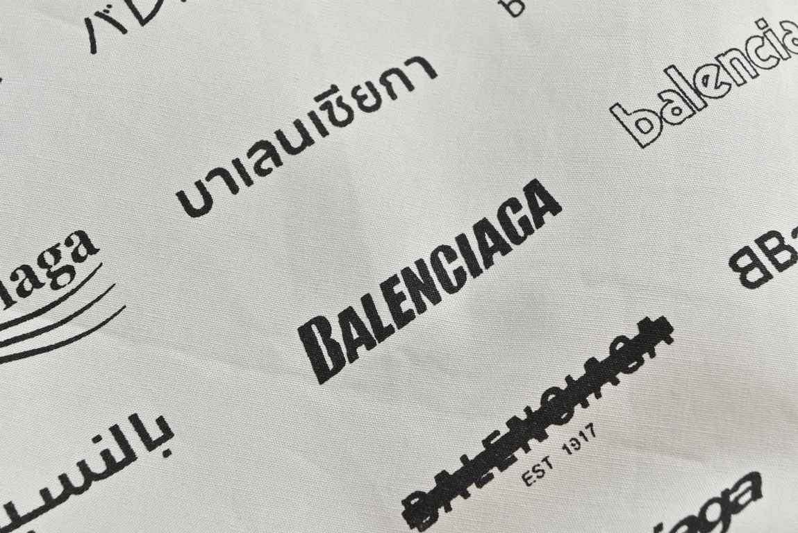 BalenciagaParis 23Fw Signature Shirt with full logo printThe fabric is 80 count double yarn cotton piqué print.The back of the access control is laser-aligned and cut one by one, with a high scrap rate and high productio