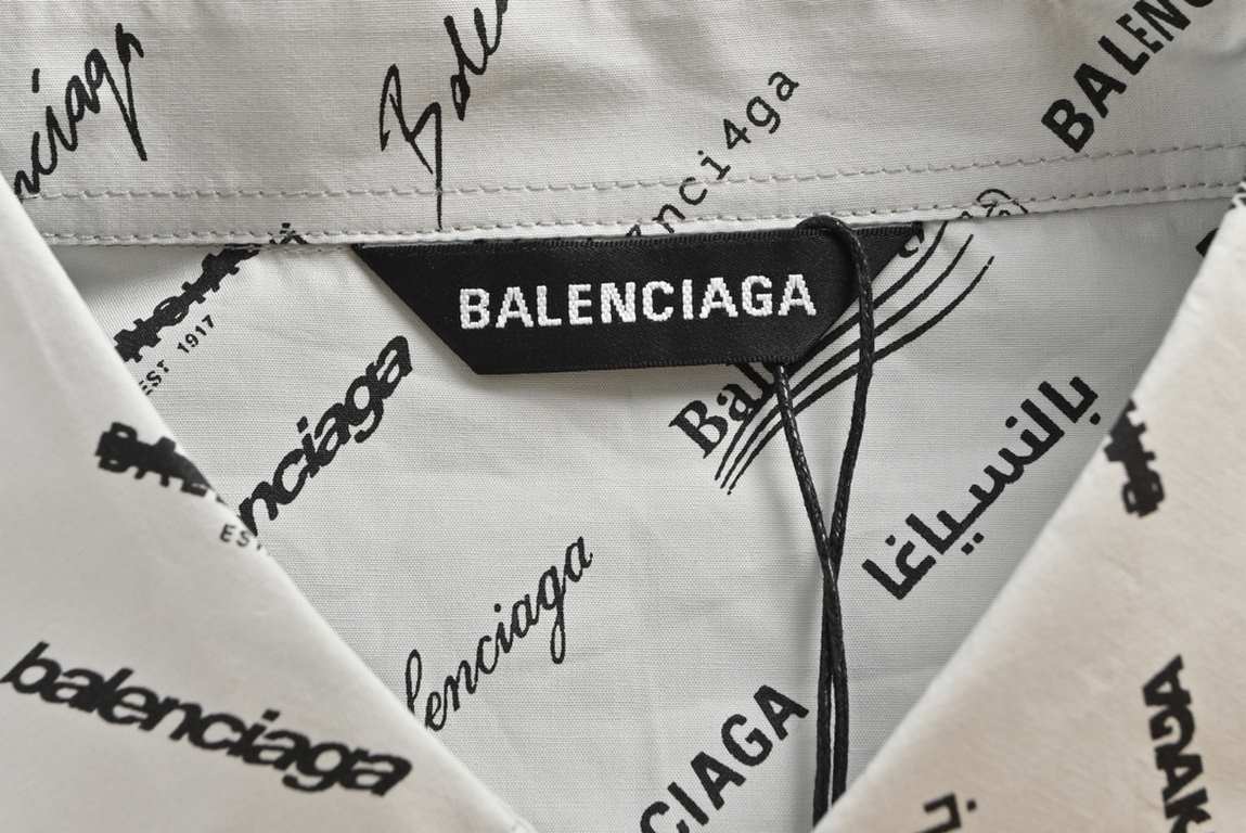 BalenciagaParis 23Fw Signature Shirt with full logo printThe fabric is 80 count double yarn cotton piqué print.The back of the access control is laser-aligned and cut one by one, with a high scrap rate and high productio