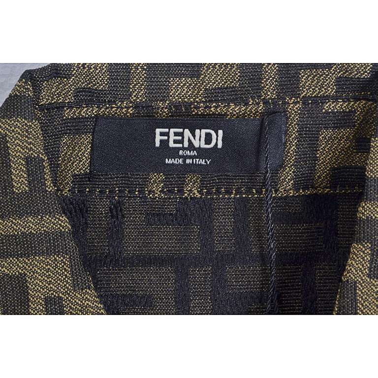 FendiFendi 22ss double F full print jacquard shirtSize：XS S M LThe original molded 80ss high density fabric with a silky texture, perfectly reproducing the zp feel.The fabric is made of brown customized full jacquard FF 