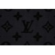 Louis VuittonLouis Vuitton Full Print Flocked Logo ShirtThe use of high-count ultra-high density plain bottom fixed dyeing bluish black so that the bottom with the pattern color contrast, the pattern at the use of import