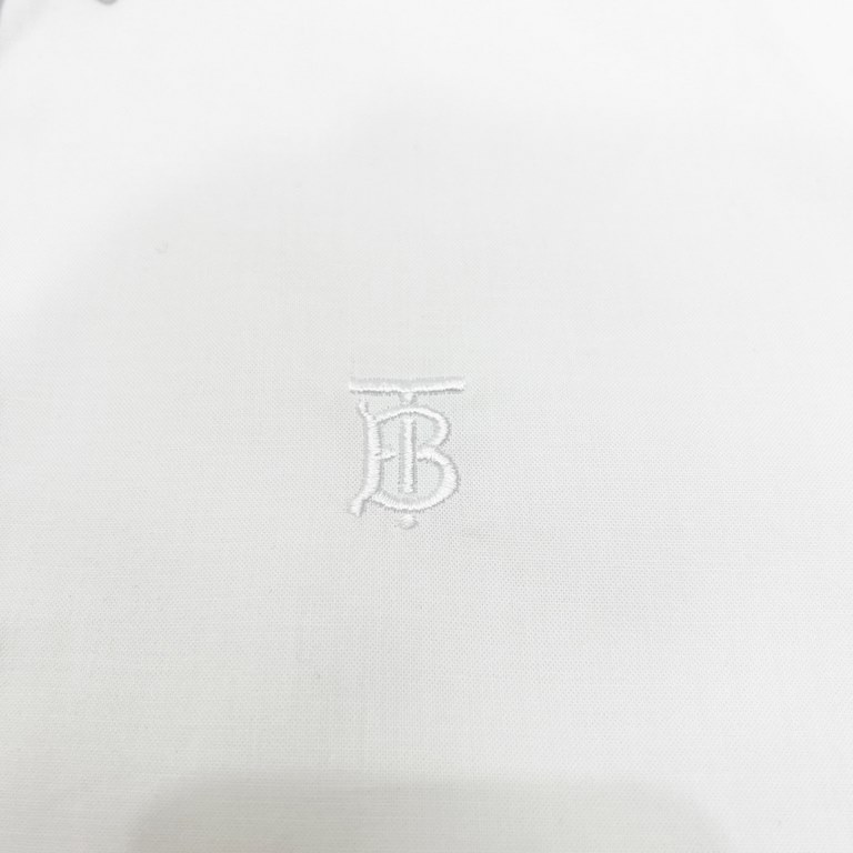 BurberryBurberry Classic TB Embroidered Long Sleeve ShirtBBR brand is the most representative of the classic striped shirt, the fabric is made of double stranded 80 woven fabric, yarn weaving and dyeing, placket, cuffs f