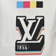 Louis VittonLouis Vuitton 23ss Band Print Shirt JacketThe Flyers motif is highlighted on this jacket-style shirt, depicting the logo-covered concert flyer in bright colors. The soft brushed cotton is finished with a zipp