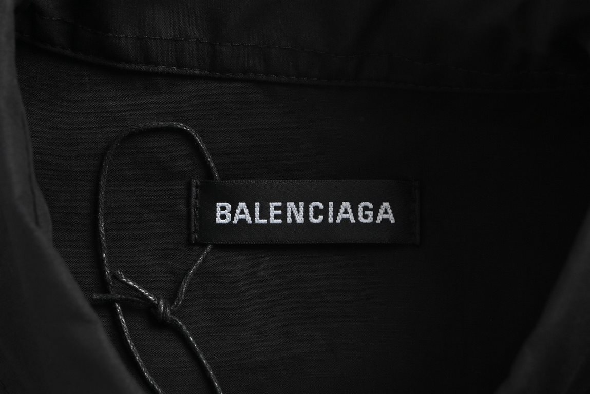 BalenciagaParisian family 23Fw back letter print shirtCustom woven high-density cotton poplin fabric 160 mesh high-density mesh, five colors of paste layer by layer, the lack of a new custom accessories, laser engraved b