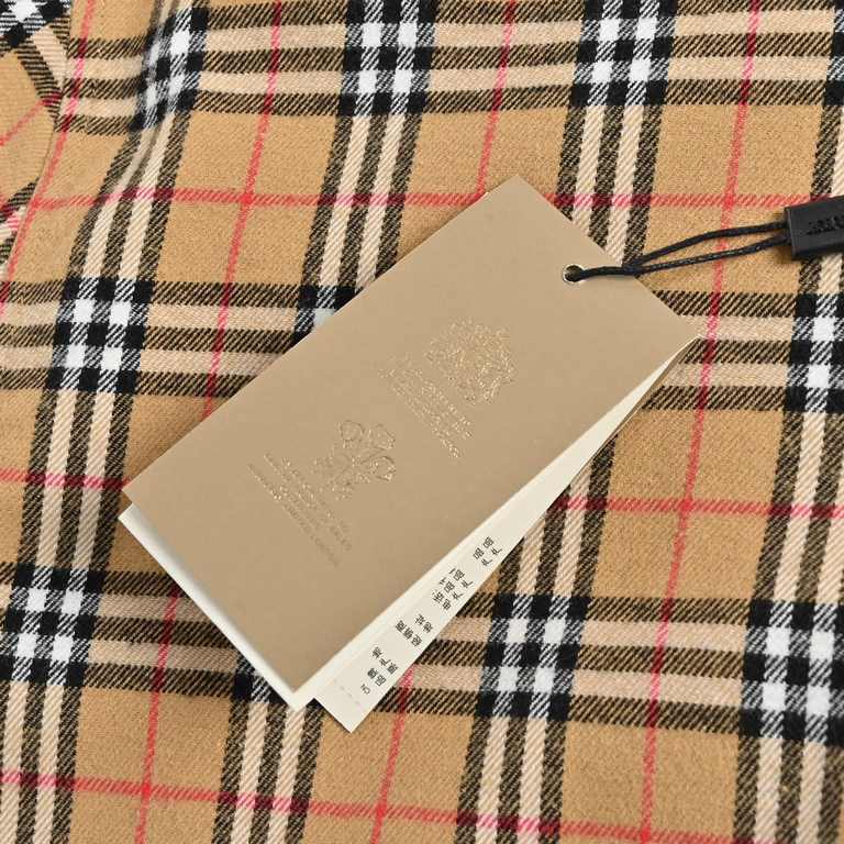 BurberryBurberry Classic Plaid Spliced Flannel ShirtUnbeatable a good sale, customized wool cotton spandex 380g fabric, internal wrapped edge alignment, placket, pockets, shoulders, all the right cut, spend a lot of ener