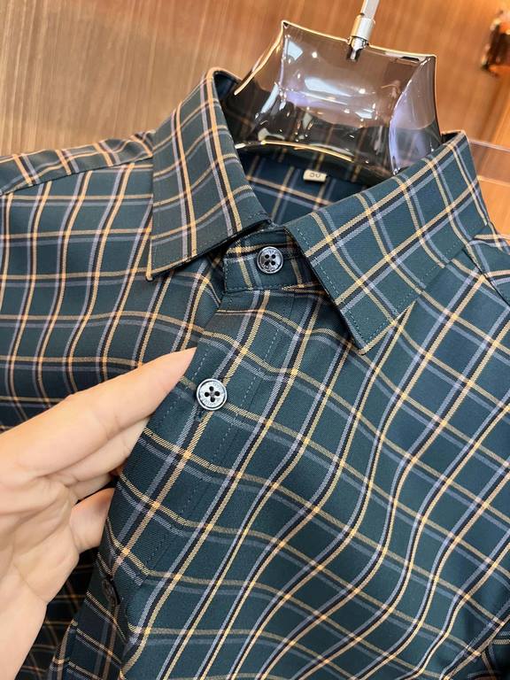 (High version) Burberry casual plaid shirtHas always been an essential item this season A good shirt highlights more than just temperament, counter models Details do unique Burberry shirt is very concerned about the qual