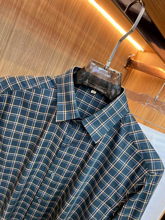 (High version) Burberry casual plaid shirtHas always been an essential item this season A good shirt highlights more than just temperament, counter models Details do unique Burberry shirt is very concerned about the qual